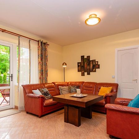Family Inn Cottage With Terrace Паланга Екстер'єр фото
