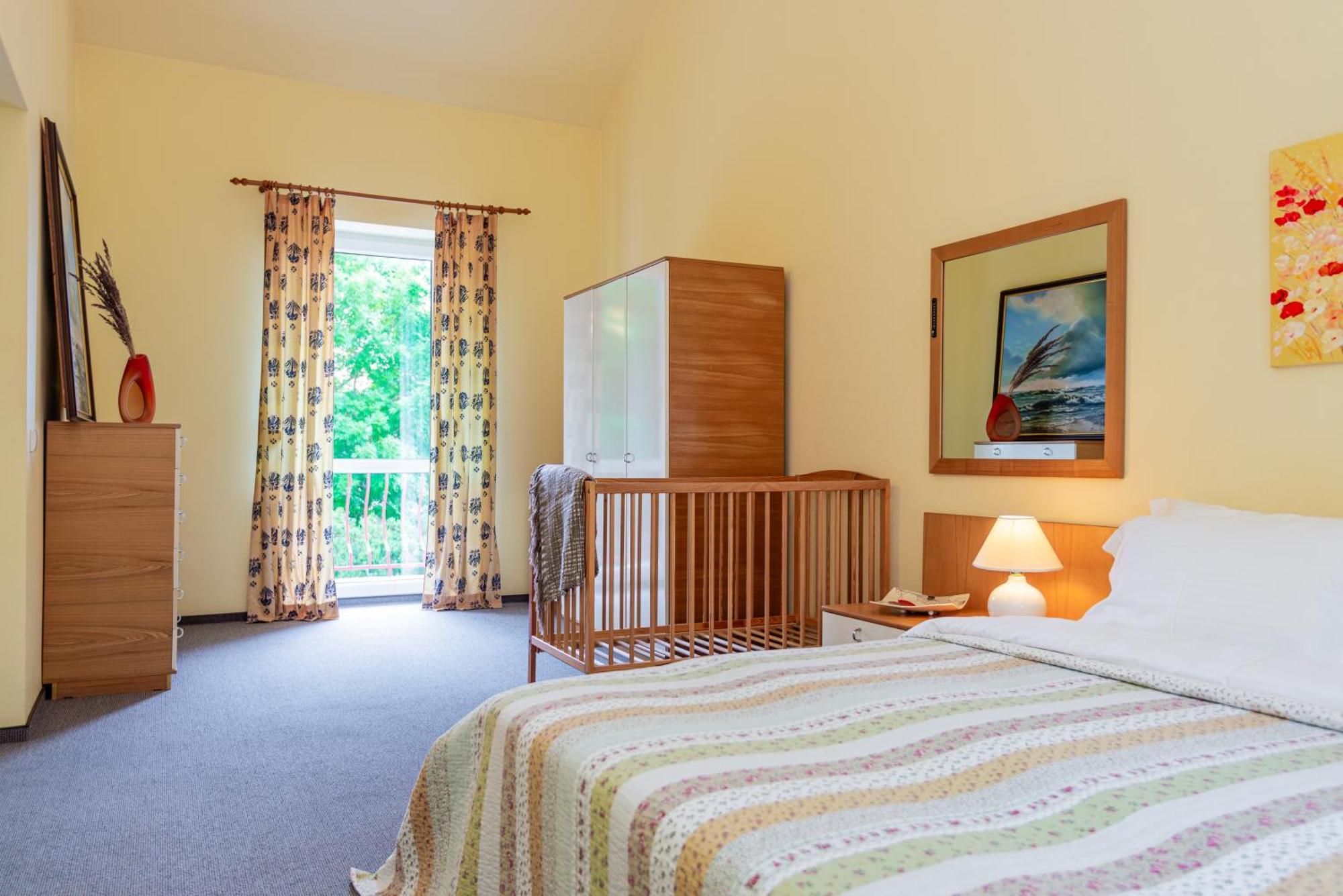 Family Inn Cottage With Terrace Паланга Екстер'єр фото