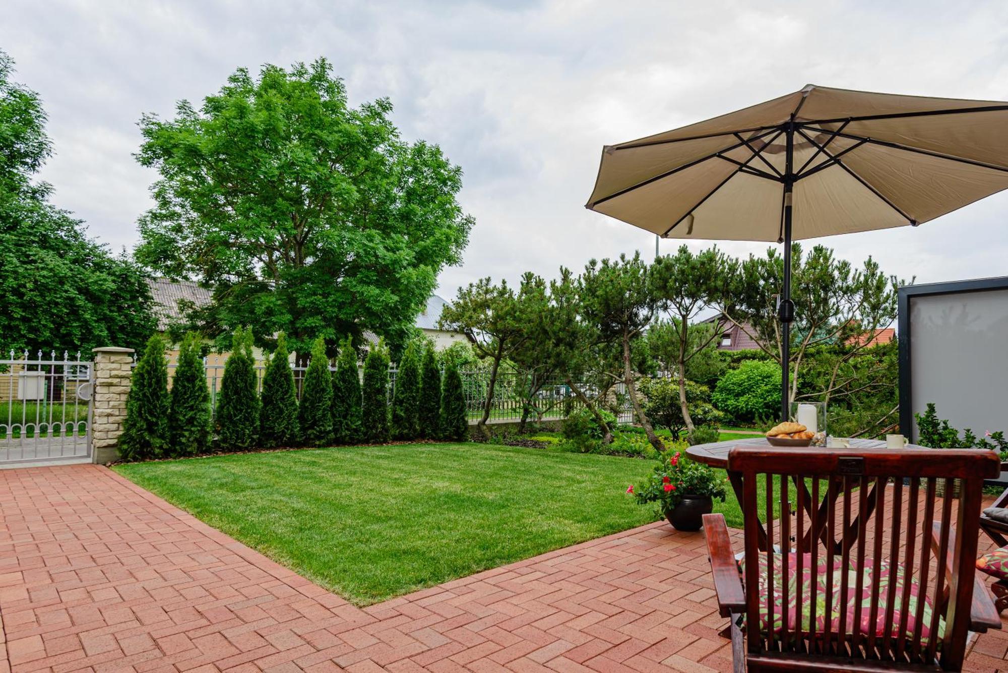 Family Inn Cottage With Terrace Паланга Екстер'єр фото